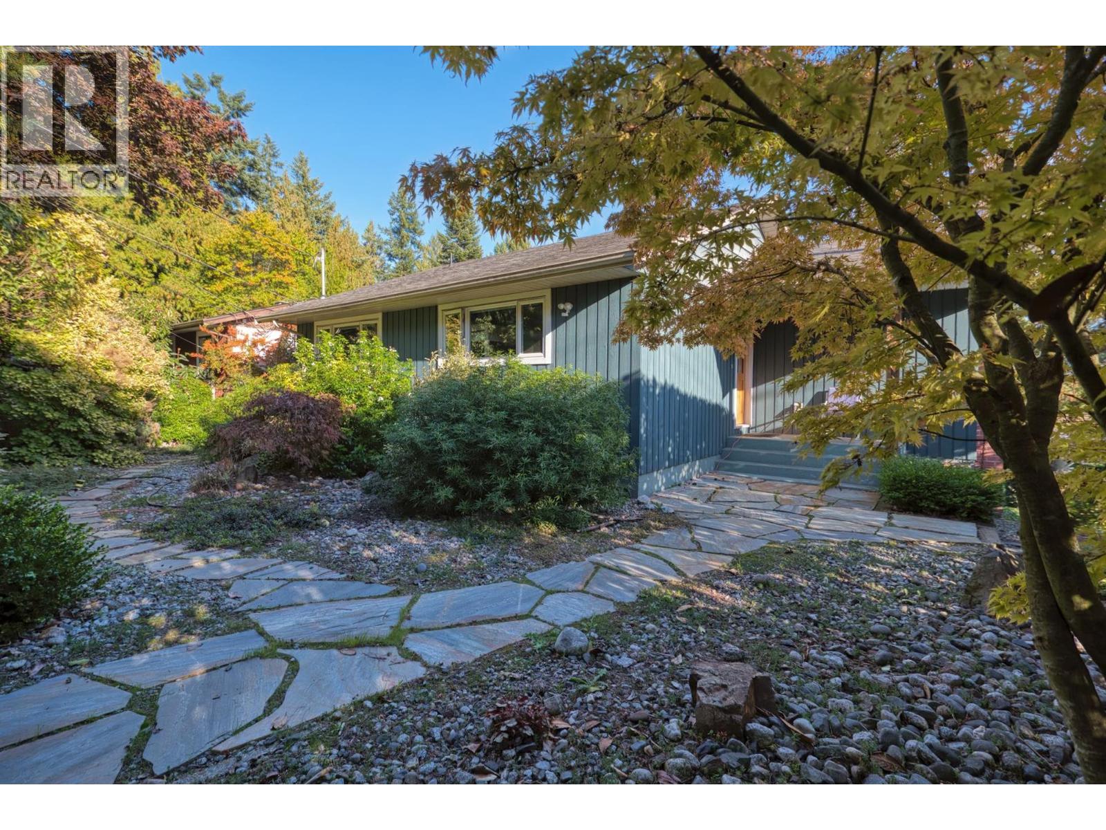 648 Gibsons Way, Gibsons, British Columbia  V0N 1V9 - Photo 33 - R3060512