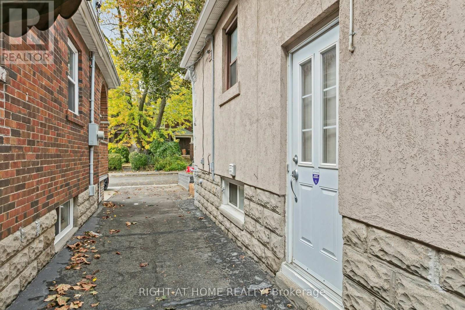 3 Roseneath Gardens, Toronto, Ontario  M6C 3X5 - Photo 32 - C12476220