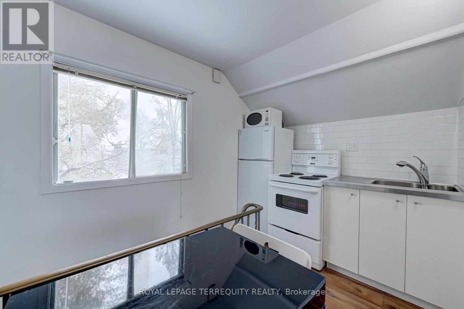 Unit 2 - 135 Sheppard Avenue W, Toronto, Ontario  M2N 1M7 - Photo 4 - C12476379