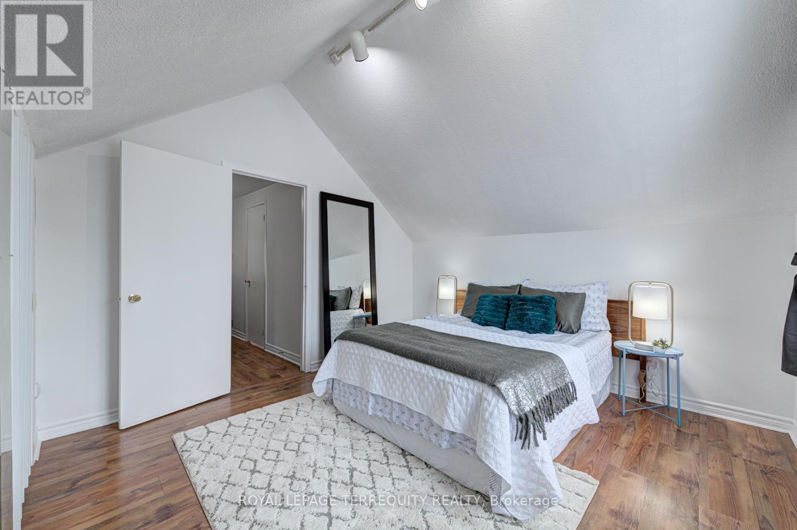 Unit 2 - 135 Sheppard Avenue W, Toronto, Ontario  M2N 1M7 - Photo 7 - C12476379