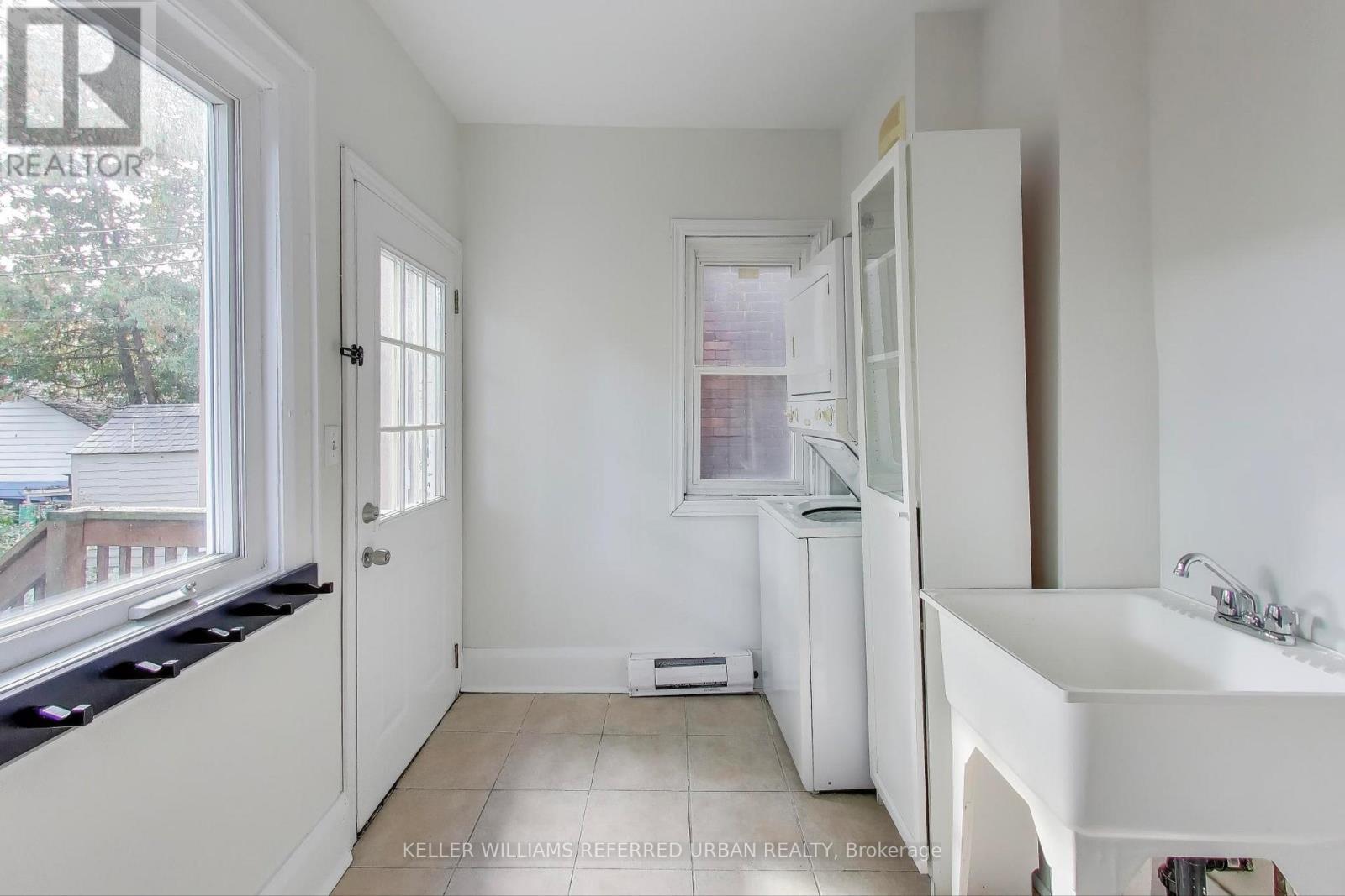 39 Eastwood Road, Toronto, Ontario  M4L 2C6 - Photo 13 - E12476269