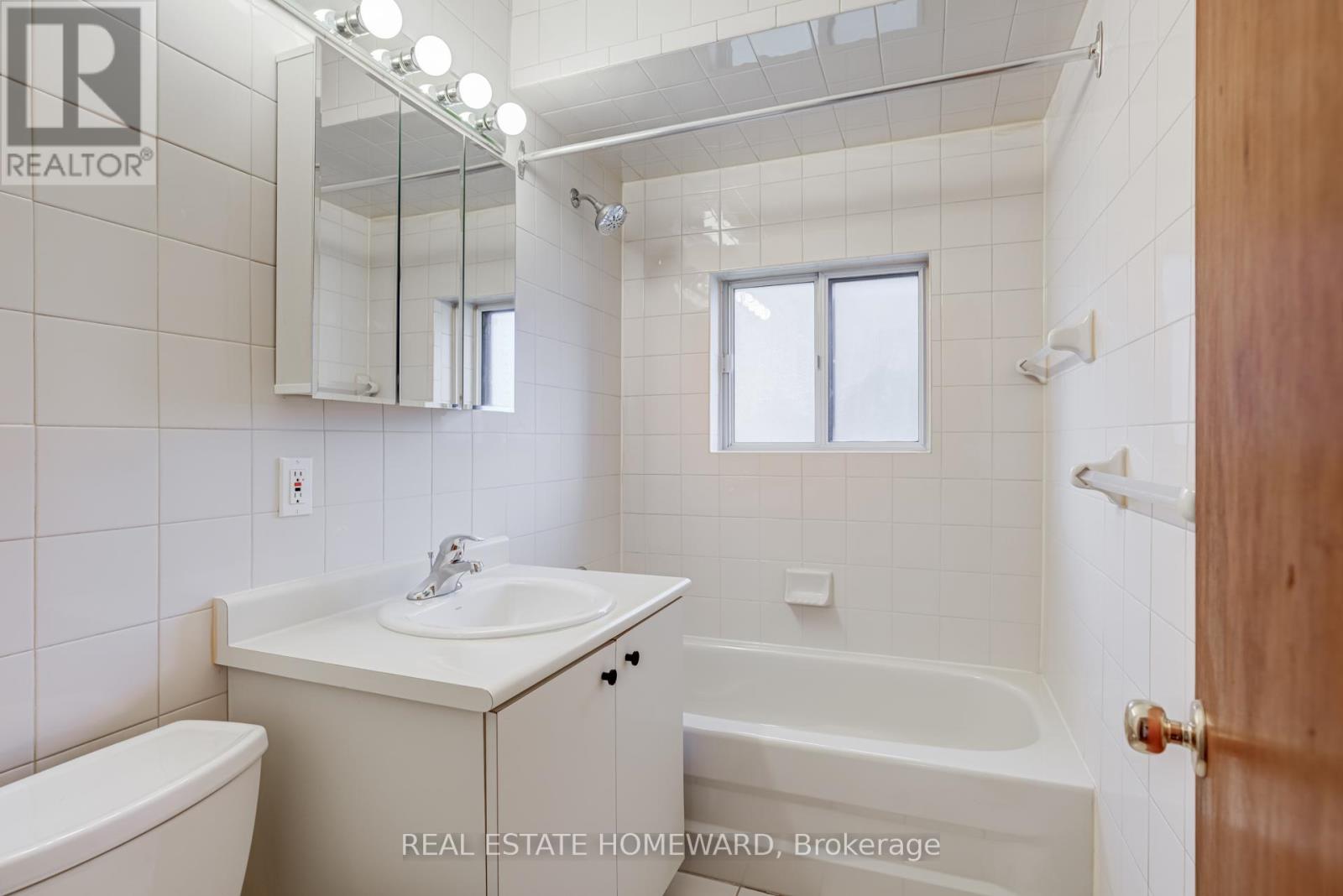 80 Wantanopa Crescent, Toronto, Ontario  M1H 2B4 - Photo 12 - E12476289