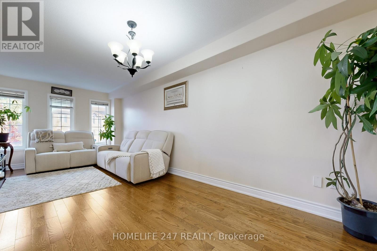 126 Conn Smythe Drive, Toronto, Ontario  M1J 3P5 - Photo 4 - E12476310