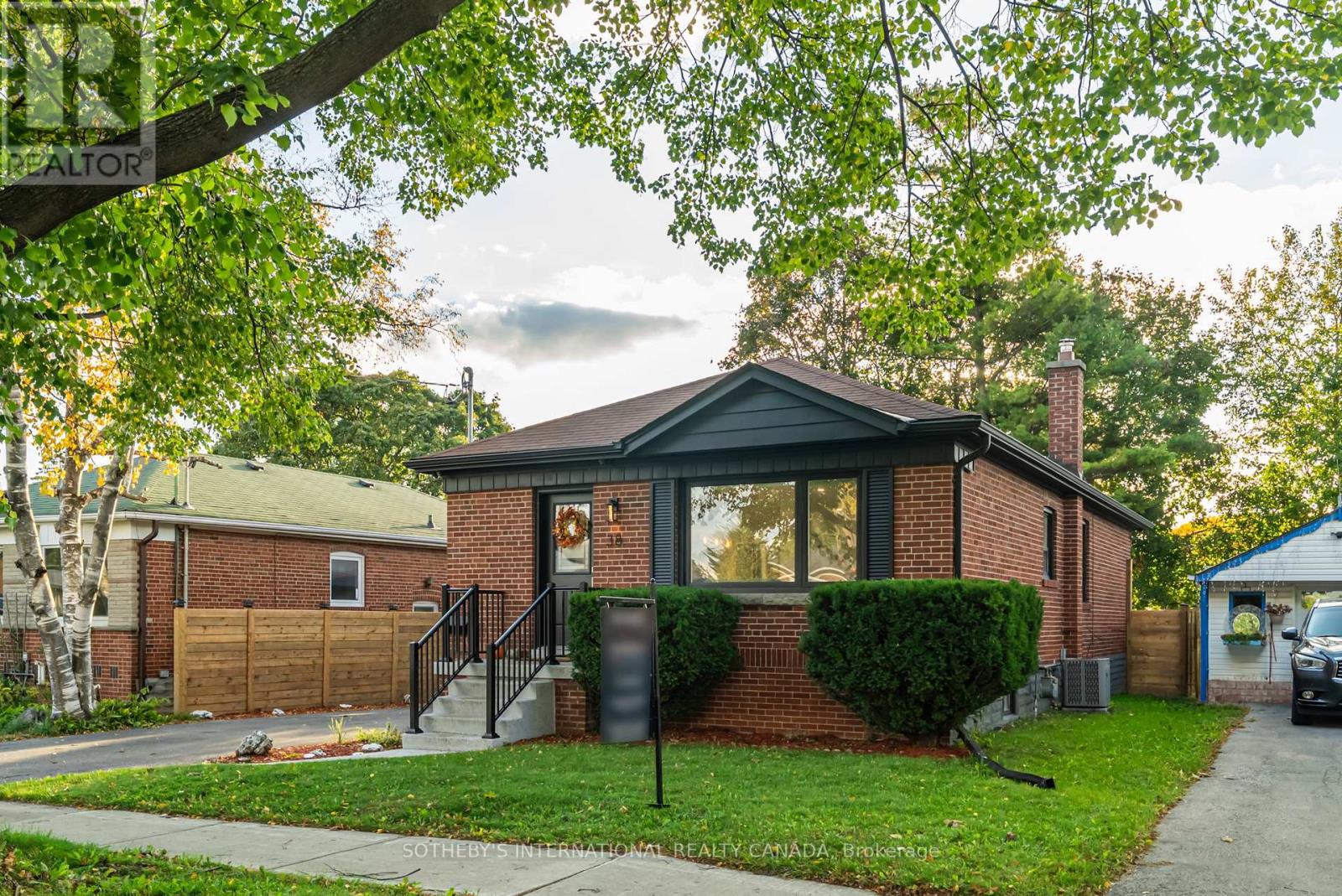 38 Vauxhall Drive, Toronto (Dorset Park), Ontario  M1P 1P7 - Photo 2 - E12476369
