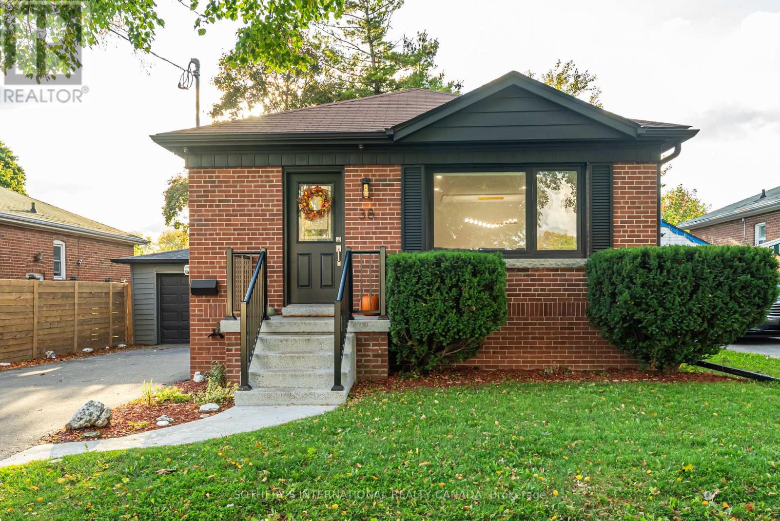 38 Vauxhall Drive, Toronto (Dorset Park), Ontario  M1P 1P7 - Photo 3 - E12476369