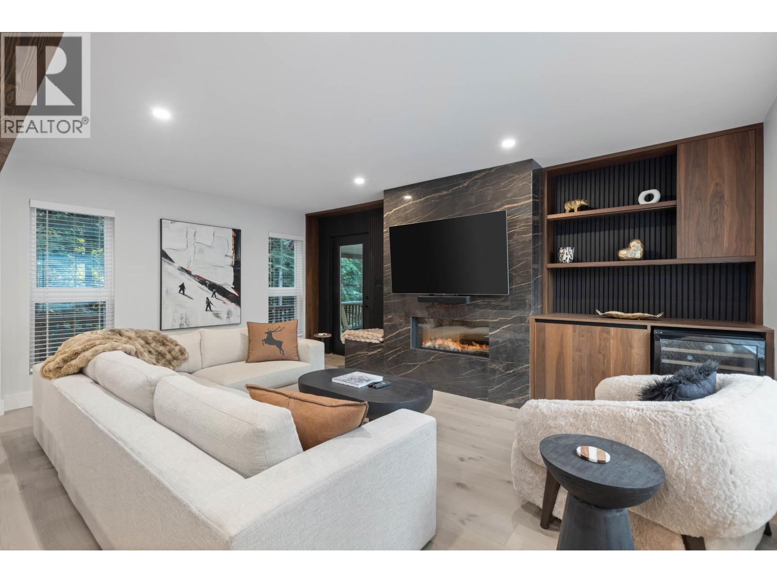 2154 Whistler Road, Whistler, British Columbia  V8E 0A6 - Photo 2 - R3060949