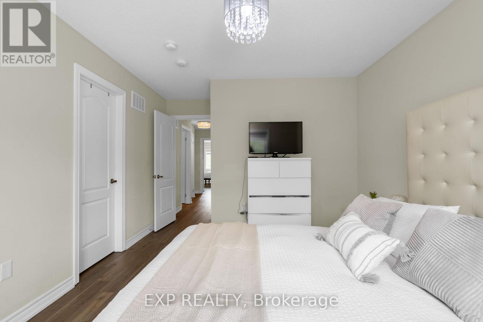 57 Milson Crescent, Essa, Ontario  L3W 0C9 - Photo 16 - N12476330