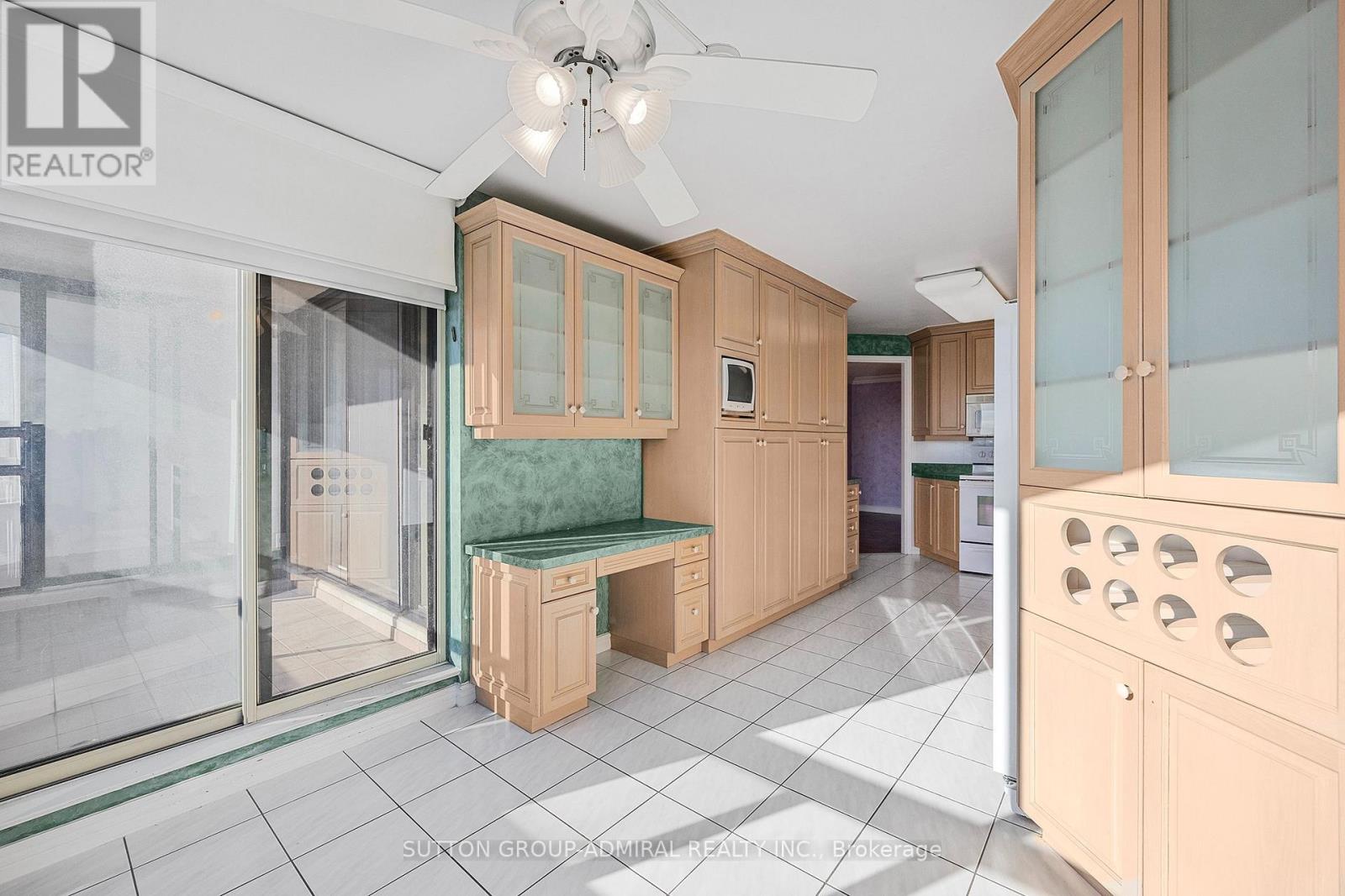 1402 - 343 Clark Avenue W, Vaughan, Ontario  L4J 7K5 - Photo 10 - N12476344