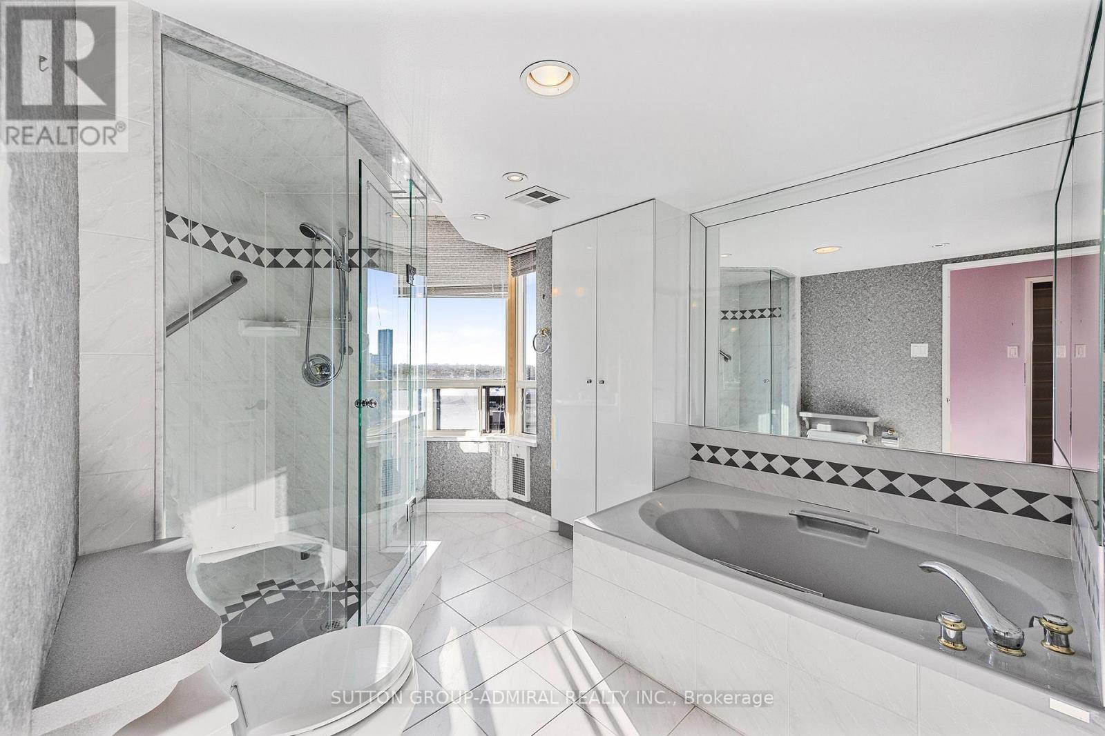 1402 - 343 Clark Avenue W, Vaughan, Ontario  L4J 7K5 - Photo 13 - N12476344