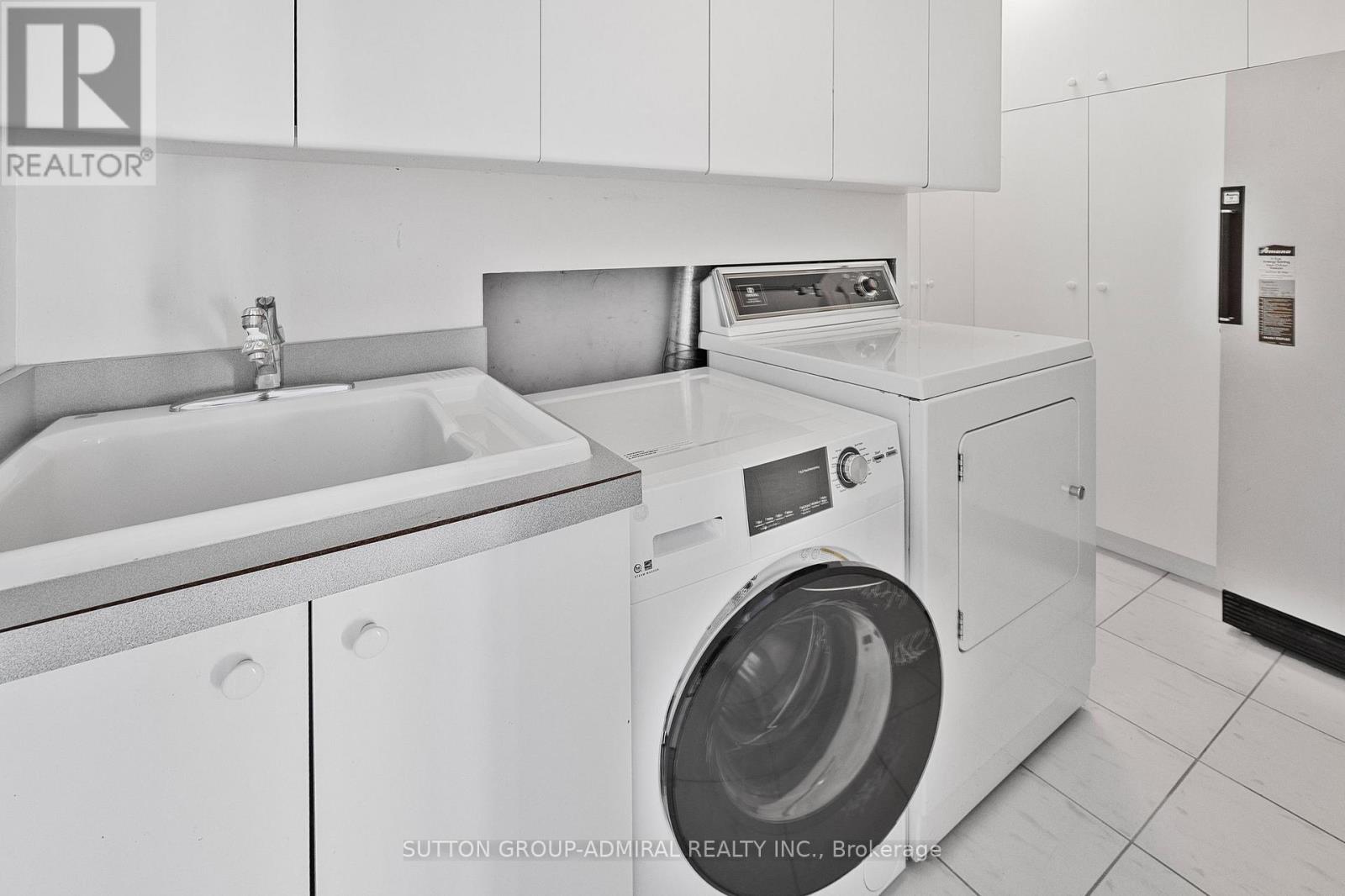 1402 - 343 Clark Avenue W, Vaughan, Ontario  L4J 7K5 - Photo 16 - N12476344