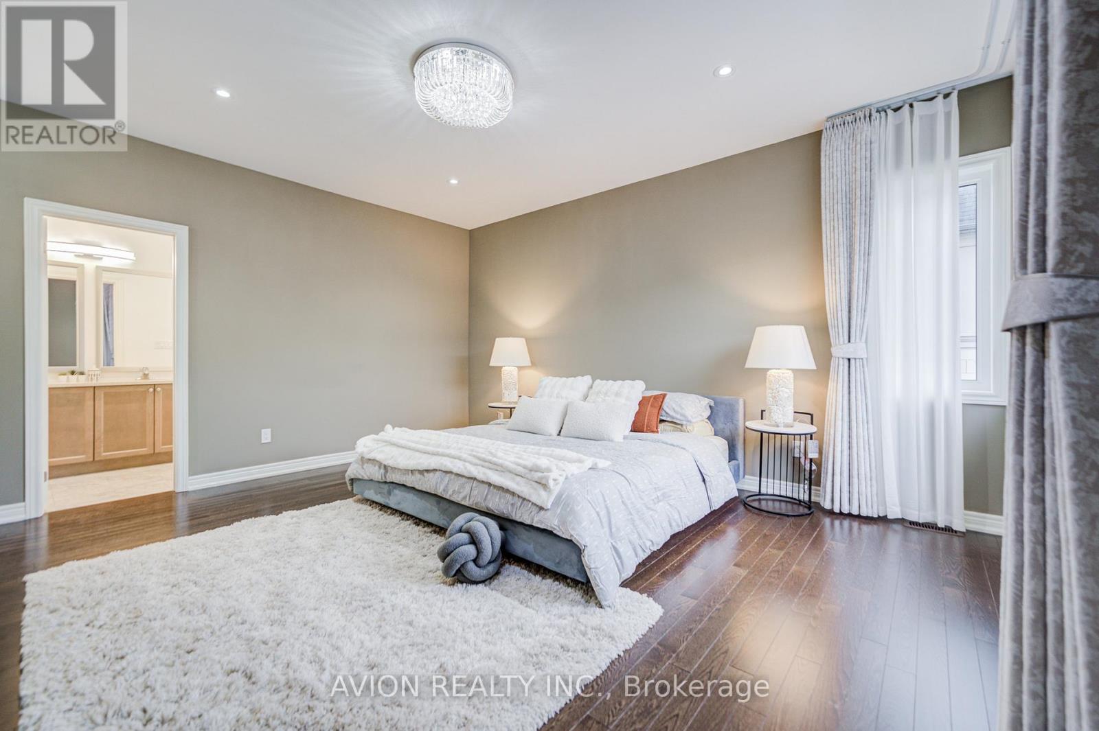 16 Callisto Lane, Richmond Hill, Ontario  L4C 4Z2 - Photo 20 - N12476354