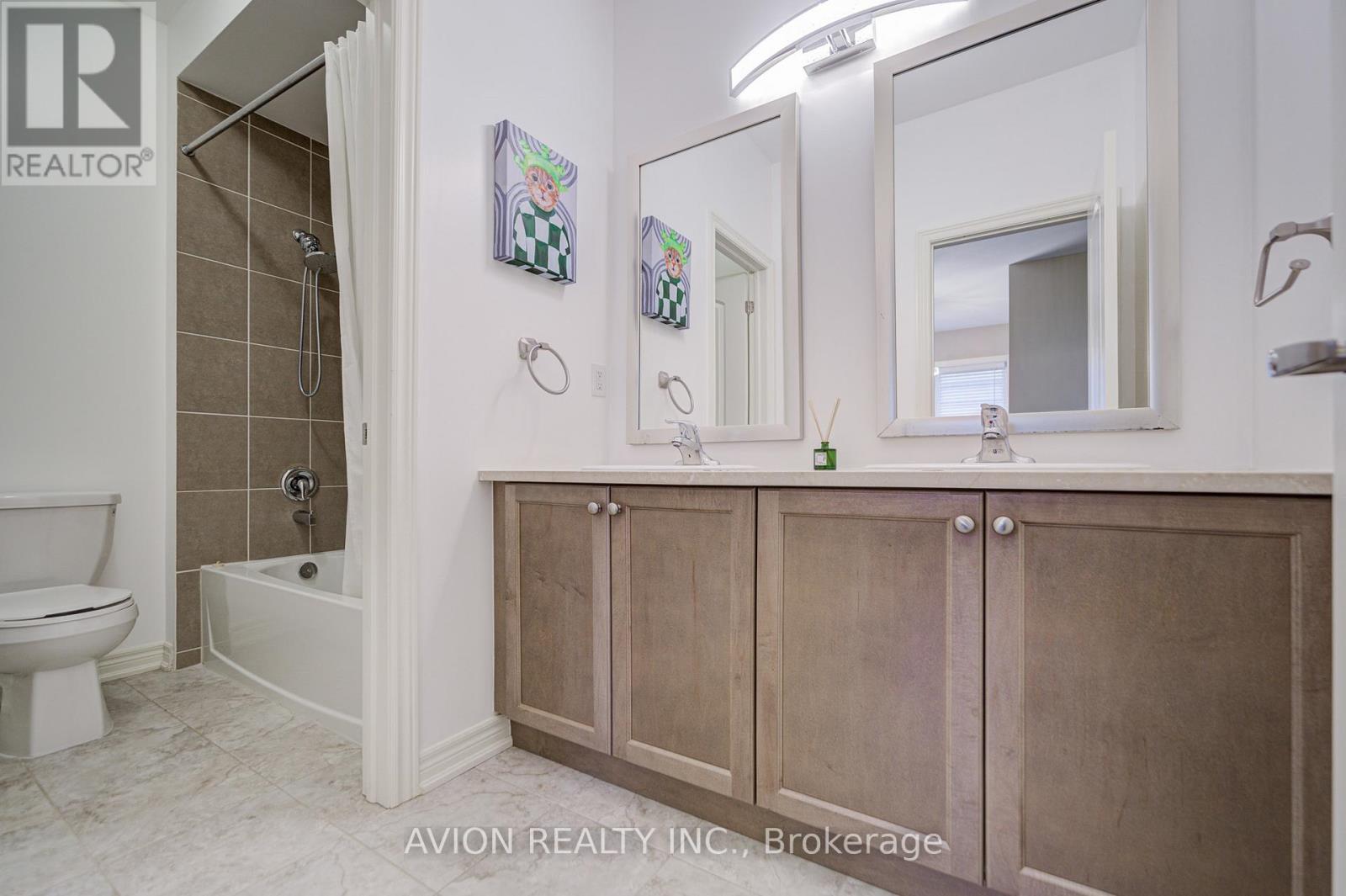 16 Callisto Lane, Richmond Hill, Ontario  L4C 4Z2 - Photo 32 - N12476354