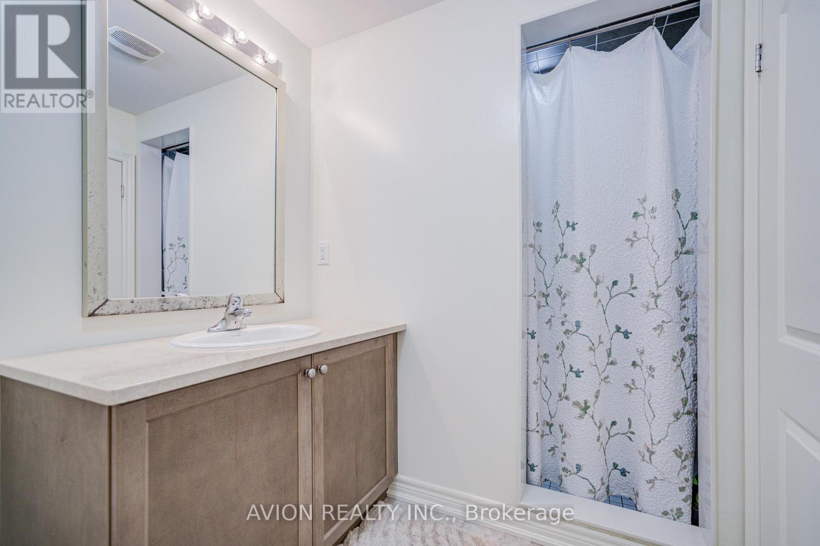 16 Callisto Lane, Richmond Hill, Ontario  L4C 4Z2 - Photo 39 - N12476354
