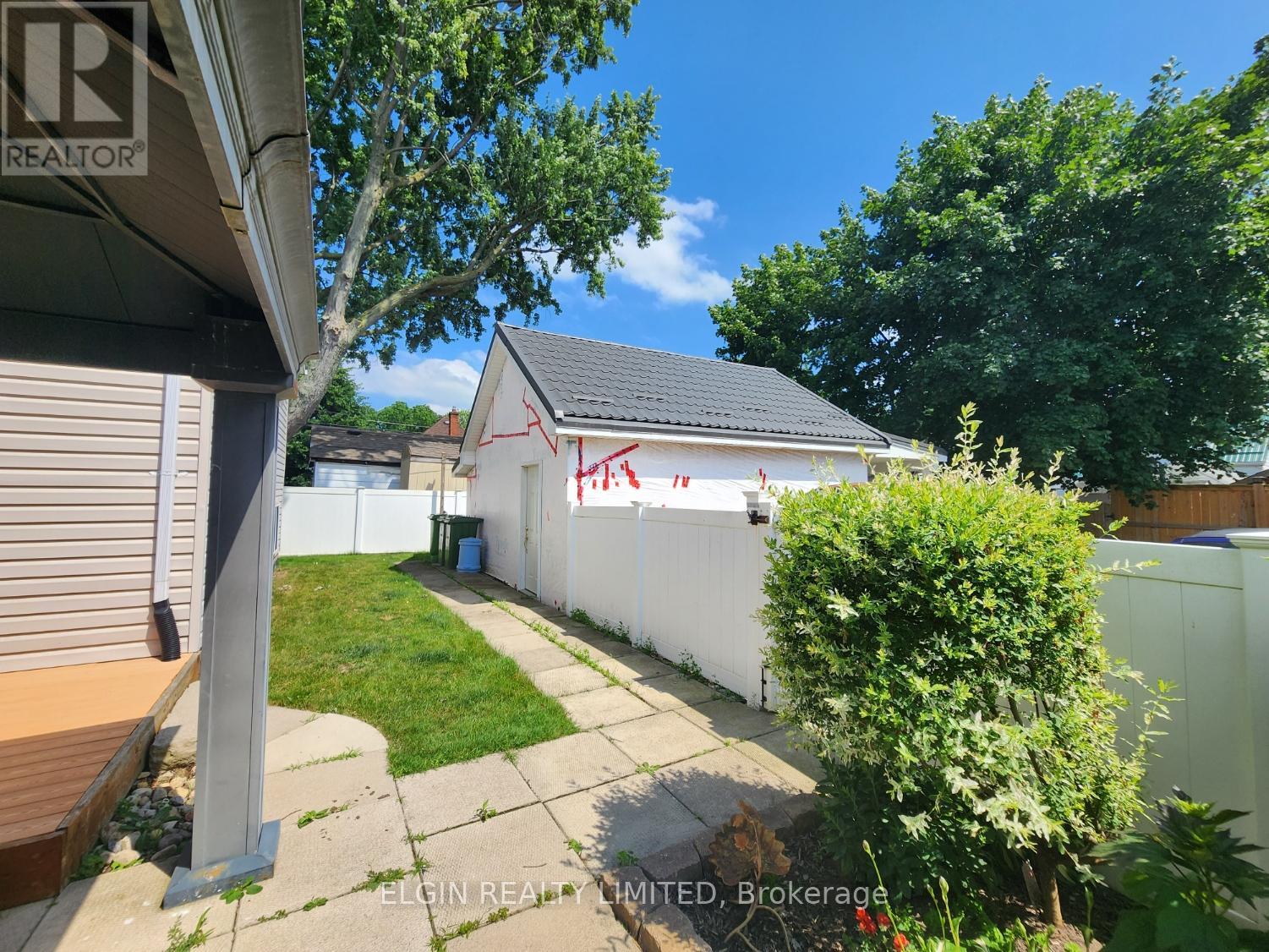 119 Erie Street, St. Thomas, Ontario  N5R 2N1 - Photo 8 - X12476459