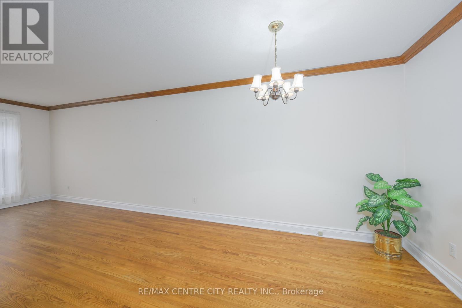 231 Banbury Road, London South, Ontario  N5Z 4M1 - Photo 7 - X12476469
