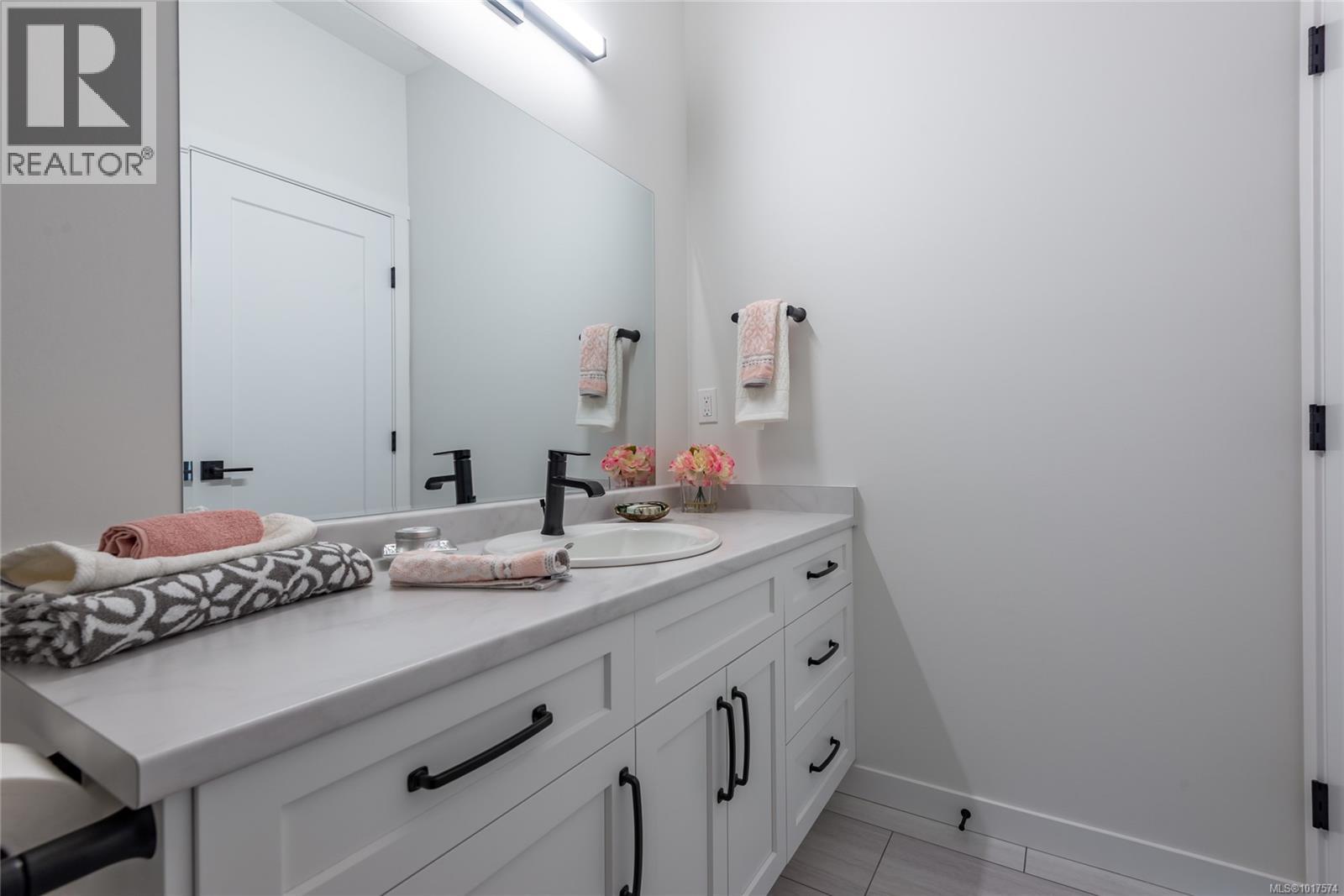 A 1025 9th Ave, Campbell River, British Columbia  V9W 4A8 - Photo 16 - 1017574