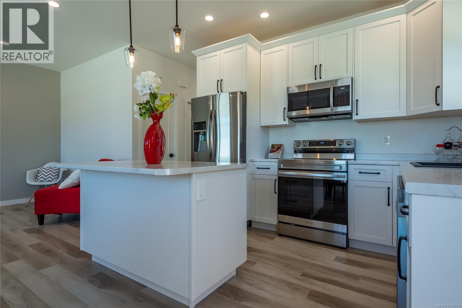 A 1025 9th Ave, Campbell River, British Columbia  V9W 4A8 - Photo 3 - 1017574