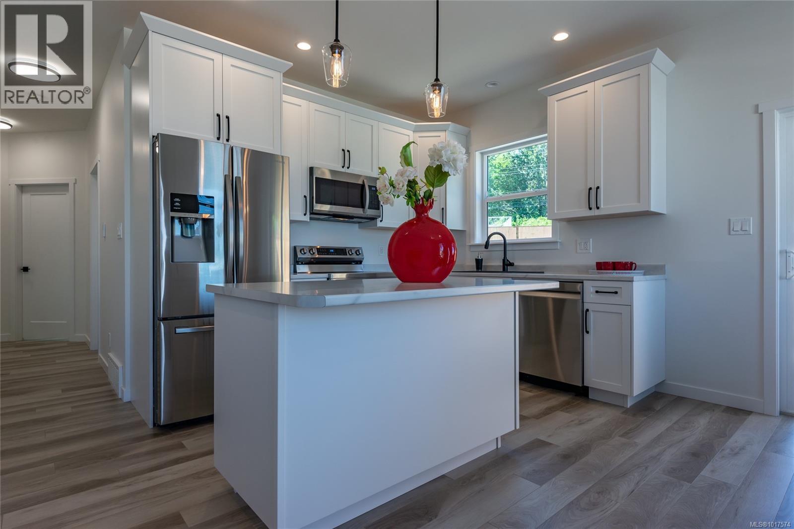 A 1025 9th Ave, Campbell River, British Columbia  V9W 4A8 - Photo 5 - 1017574