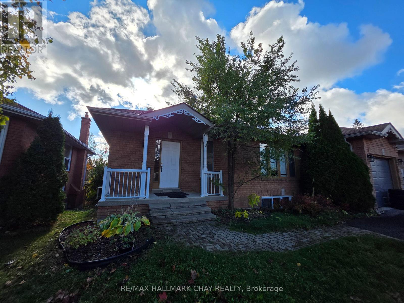 199 Livingstone Street W, Barrie, Ontario  L4N 6Z9 - Photo 2 - S12476234
