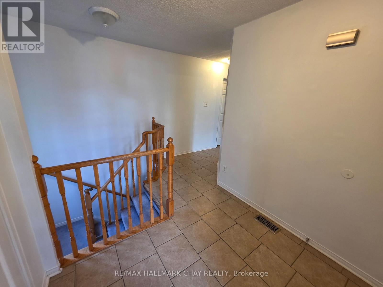 199 Livingstone Street W, Barrie, Ontario  L4N 6Z9 - Photo 4 - S12476234