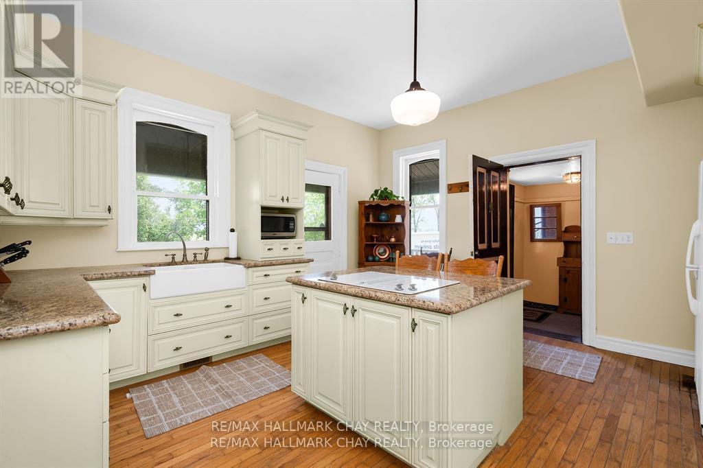 1407 Flos 8 Road W, Springwater, Ontario  L0L 1P0 - Photo 12 - S12476298