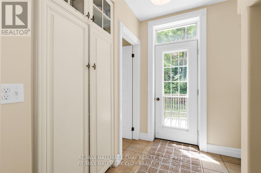 1407 Flos 8 Road W, Springwater, Ontario  L0L 1P0 - Photo 14 - S12476298