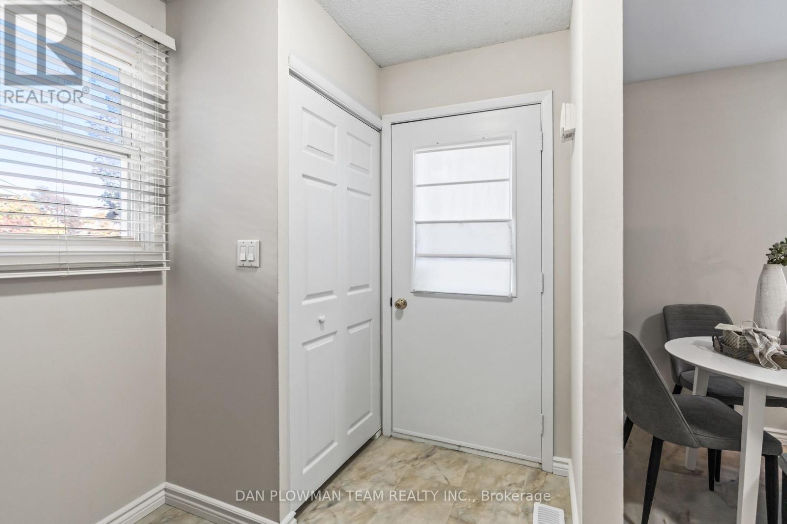 1092 Central Park Boulevard N, Oshawa, Ontario  L1G 7G8 - Photo 3 - E12476390