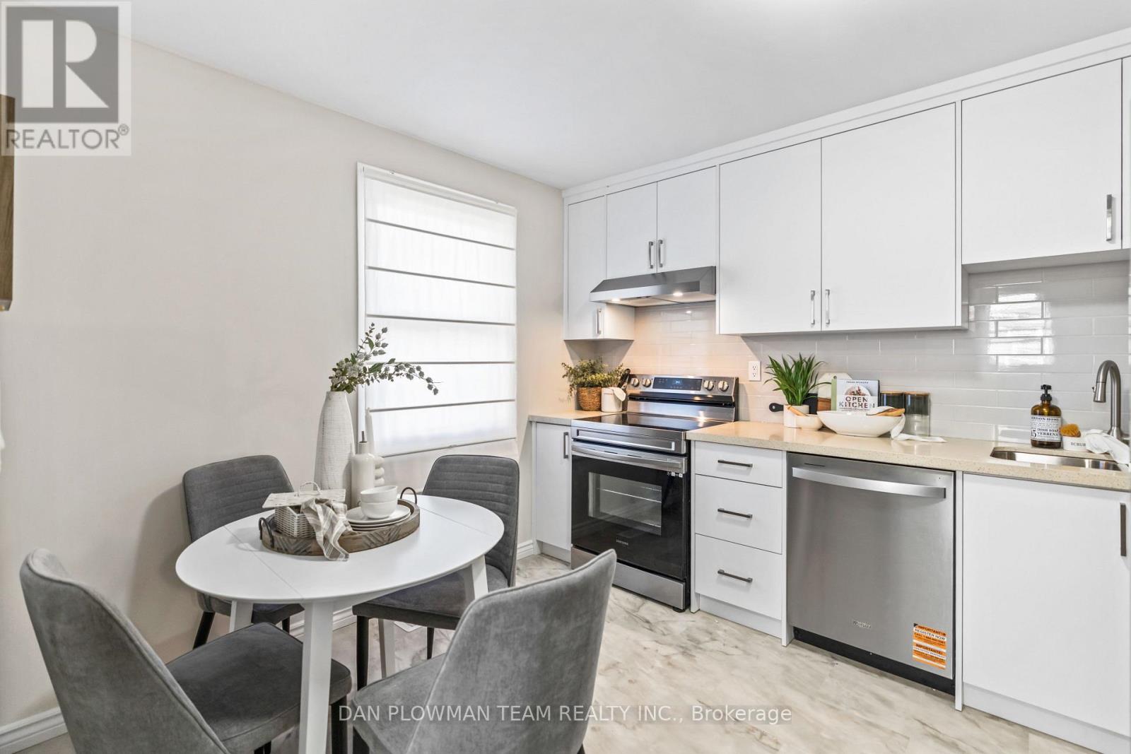 1092 Central Park Boulevard N, Oshawa, Ontario  L1G 7G8 - Photo 4 - E12476390