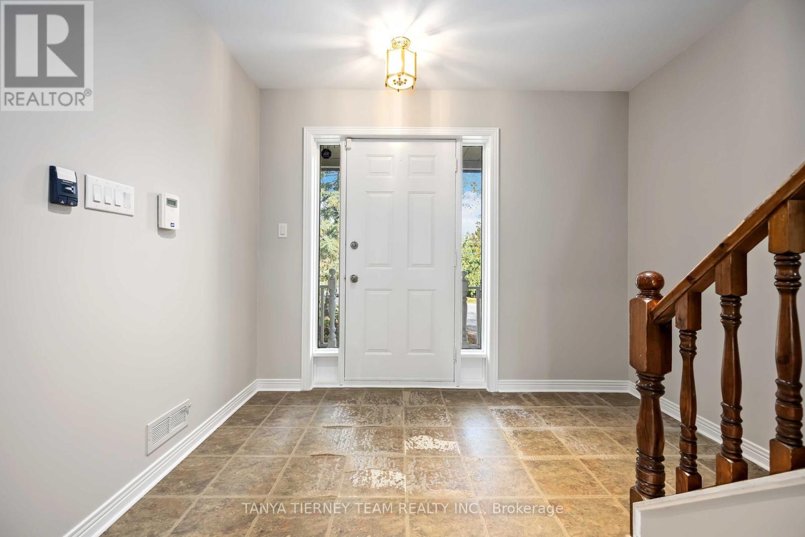 1862 Pinegrove Avenue, Pickering, Ontario  L1V 1K7 - Photo 4 - E12476435