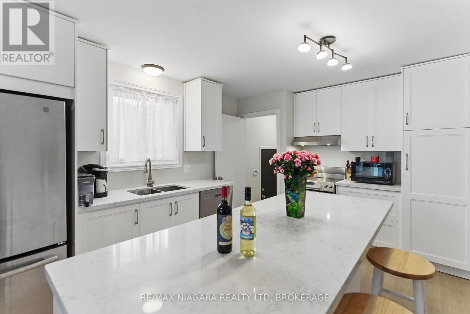 84 Regent Drive, St. Catharines, Ontario  L2M 3L7 - Photo 11 - X12476505
