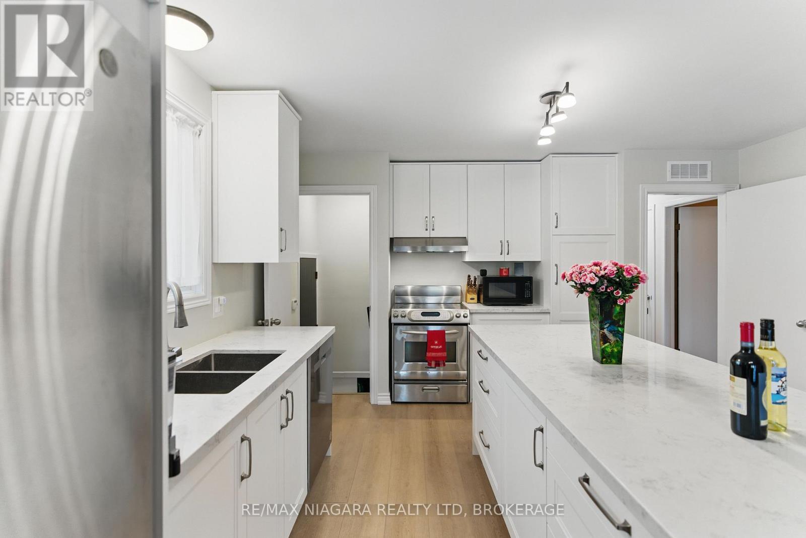 84 Regent Drive, St. Catharines, Ontario  L2M 3L7 - Photo 14 - X12476505