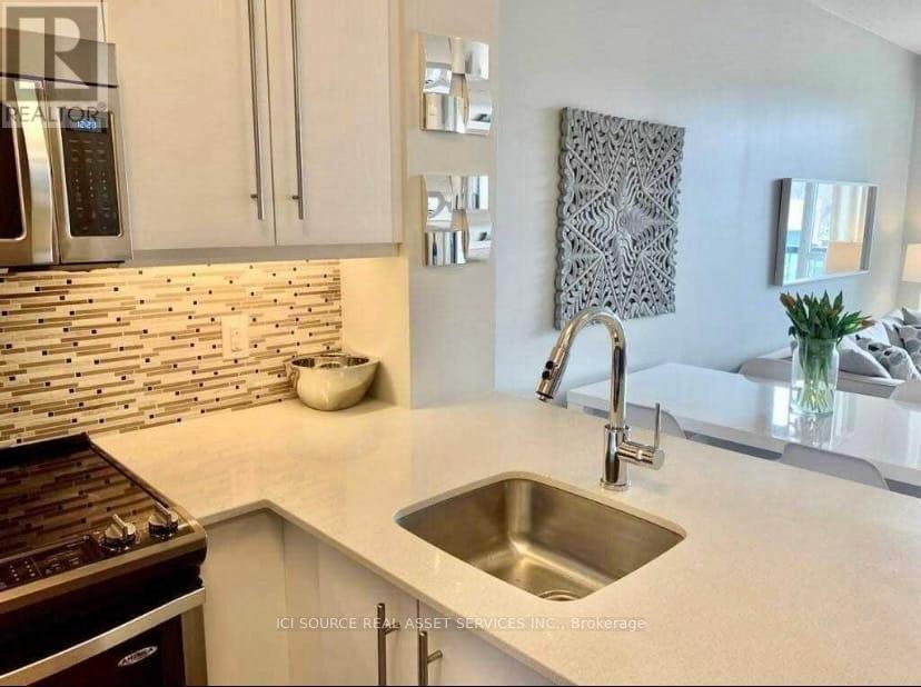 520 - 1 Old Mill Drive, Toronto, Ontario  M6S 0A1 - Photo 5 - W12476213