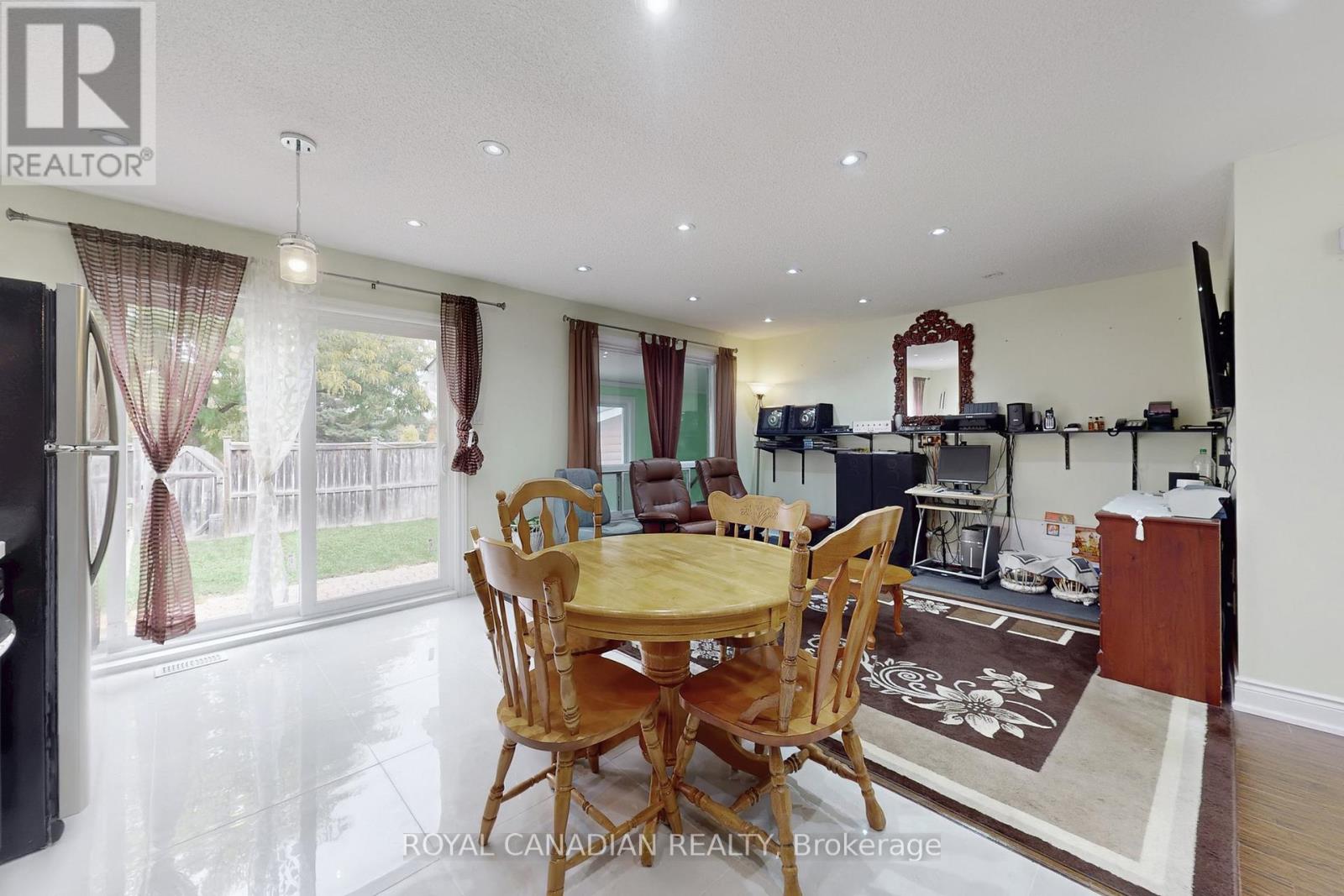 17 Haley Court, Brampton, Ontario  L6S 1N6 - Photo 10 - W12476217