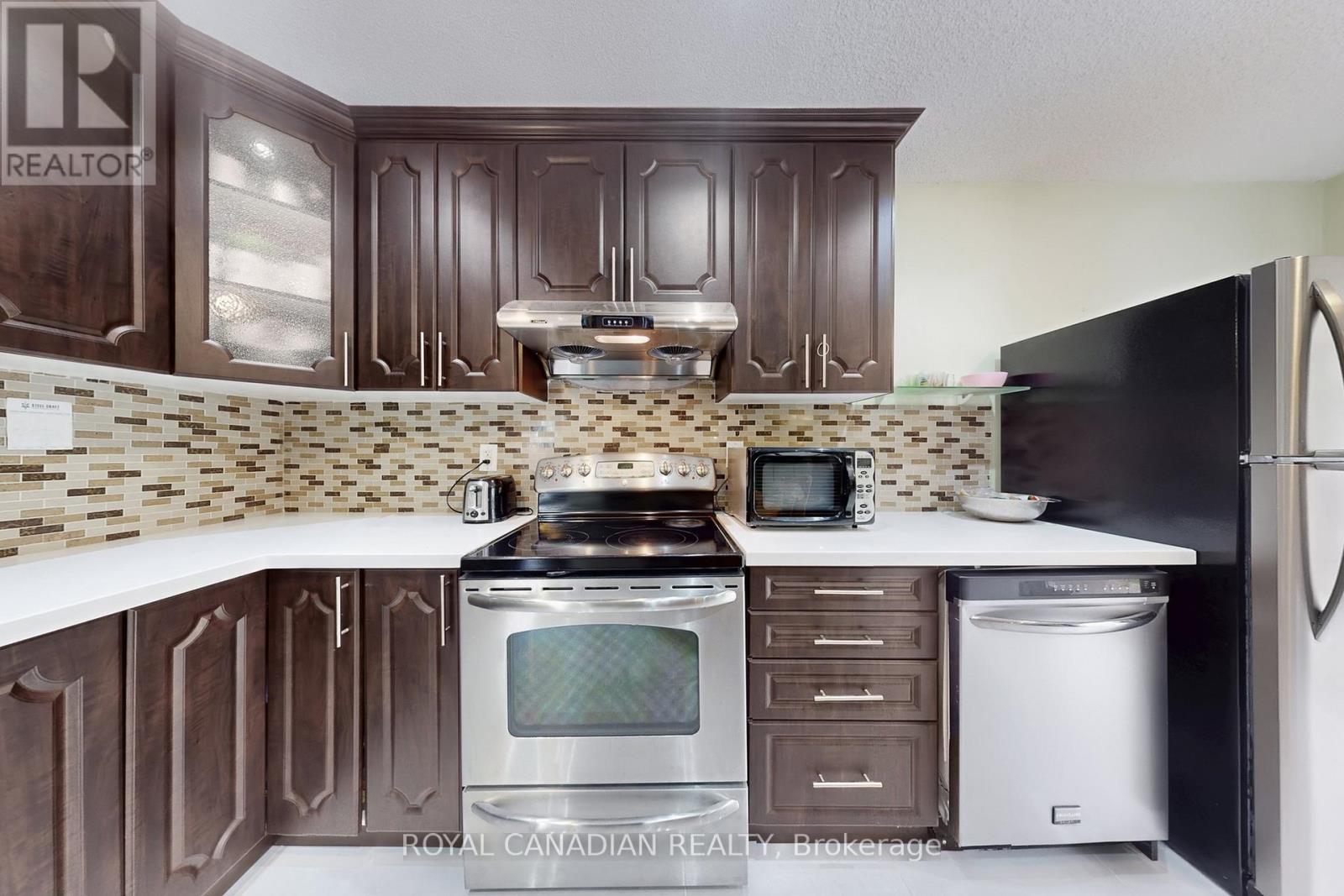 17 Haley Court, Brampton, Ontario  L6S 1N6 - Photo 11 - W12476217