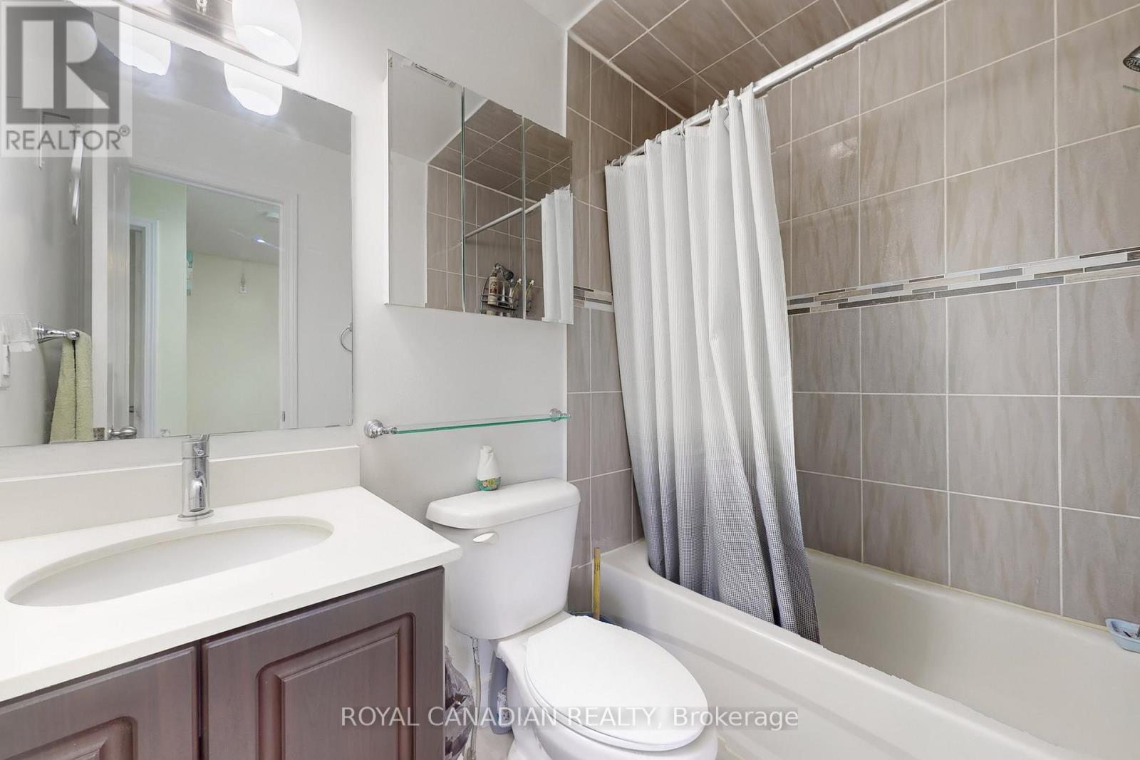 17 Haley Court, Brampton, Ontario  L6S 1N6 - Photo 20 - W12476217