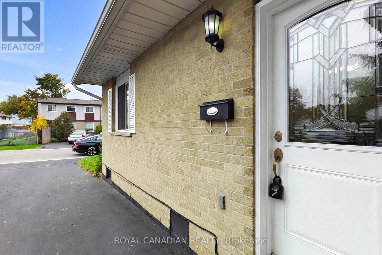 17 Haley Court, Brampton, Ontario  L6S 1N6 - Photo 43 - W12476217