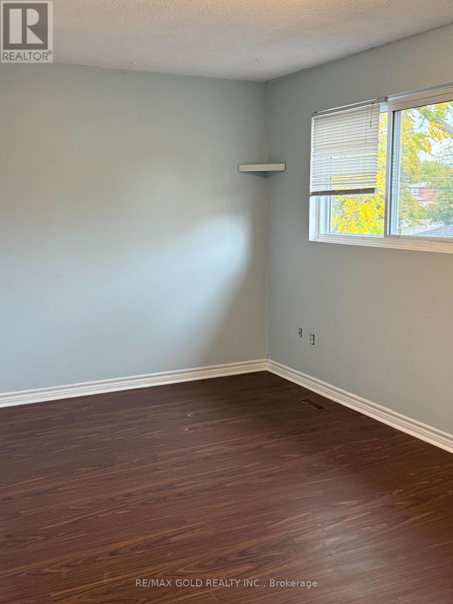 30 - 30 Tara Park Crescent, Brampton, Ontario  L6V 3E3 - Photo 5 - W12476218