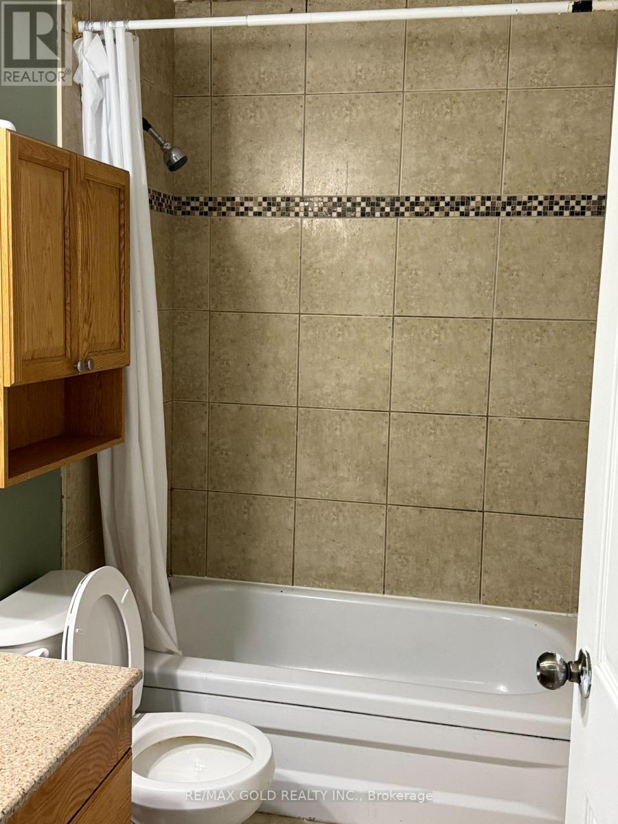 30 - 30 Tara Park Crescent, Brampton, Ontario  L6V 3E3 - Photo 9 - W12476218