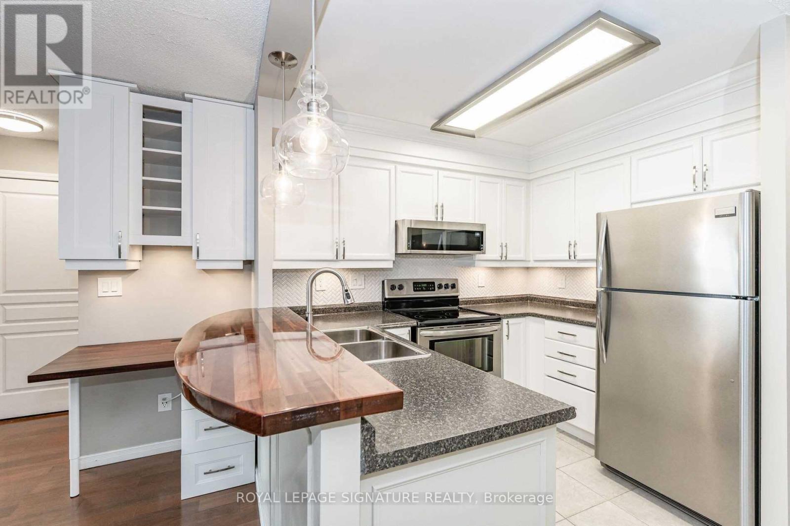 1013 - 2565 Erin Centre Boulevard, Mississauga, Ontario  L5M 6Z8 - Photo 3 - W12476236