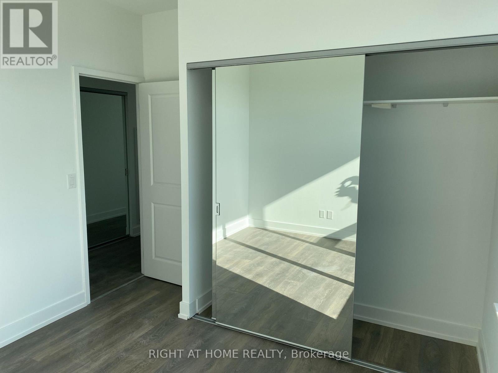 2503 - 297 Oak Walk Drive, Oakville, Ontario  L6H 3R6 - Photo 12 - W12476241