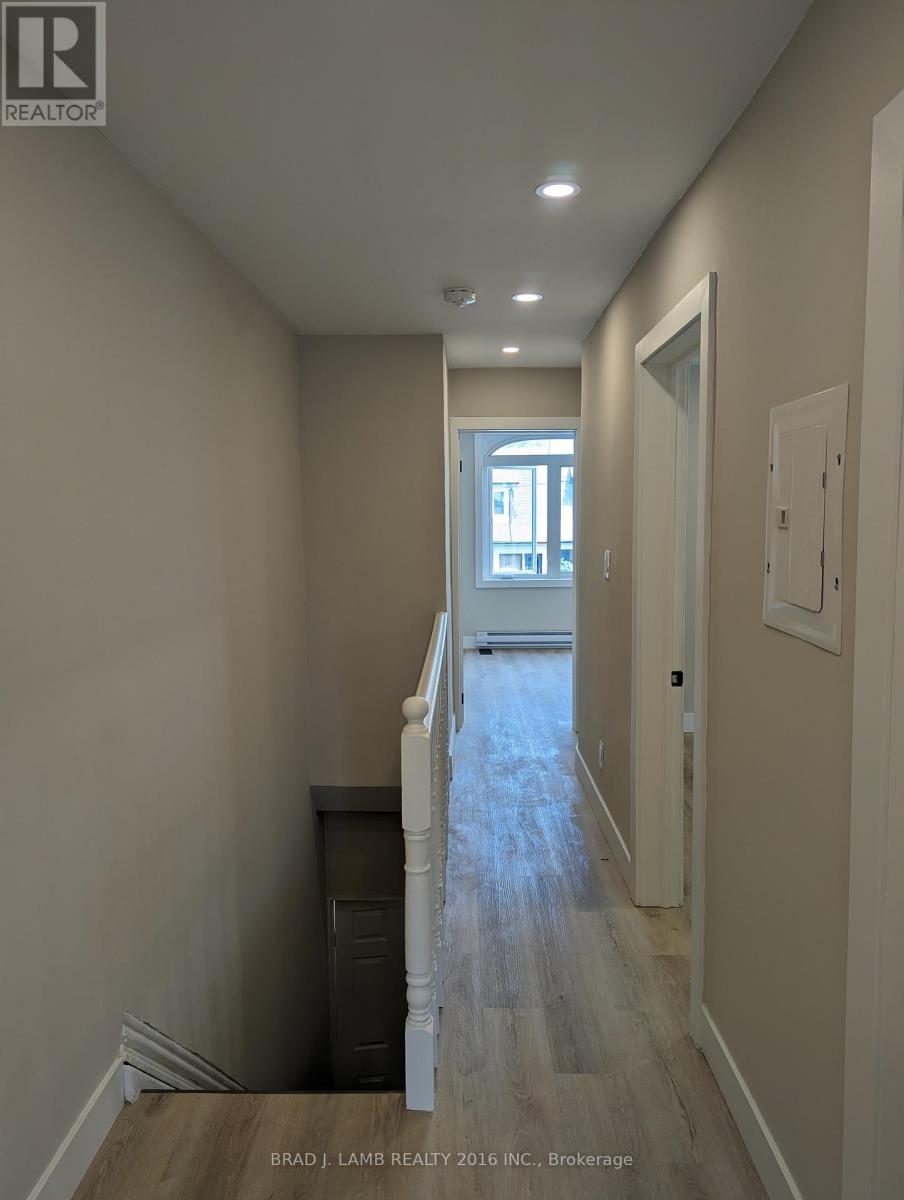 Upper - 20 Earlscourt Avenue, Toronto, Ontario  M6E 4A6 - Photo 3 - W12476249