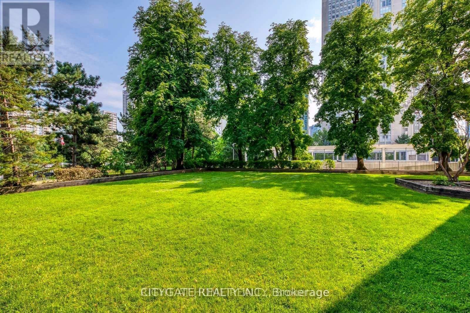 1412 - 3700 Kaneff Crescent, Mississauga, Ontario  L5A 4B8 - Photo 3 - W12476252