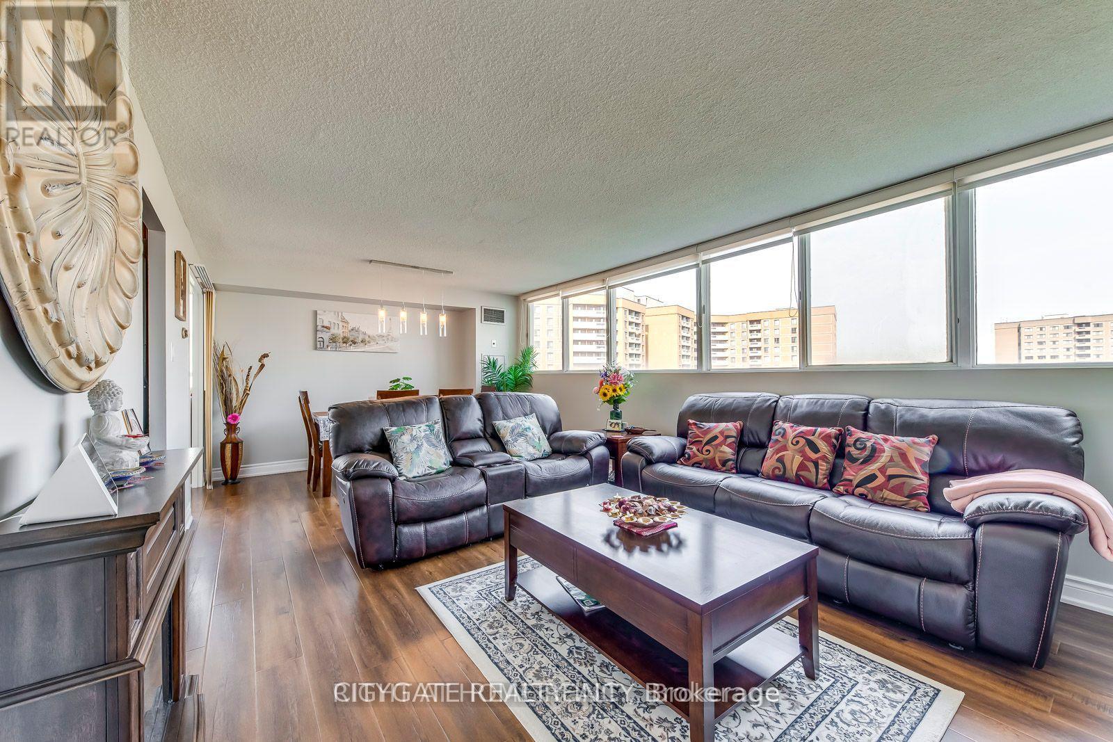 1412 - 3700 Kaneff Crescent, Mississauga, Ontario  L5A 4B8 - Photo 5 - W12476252