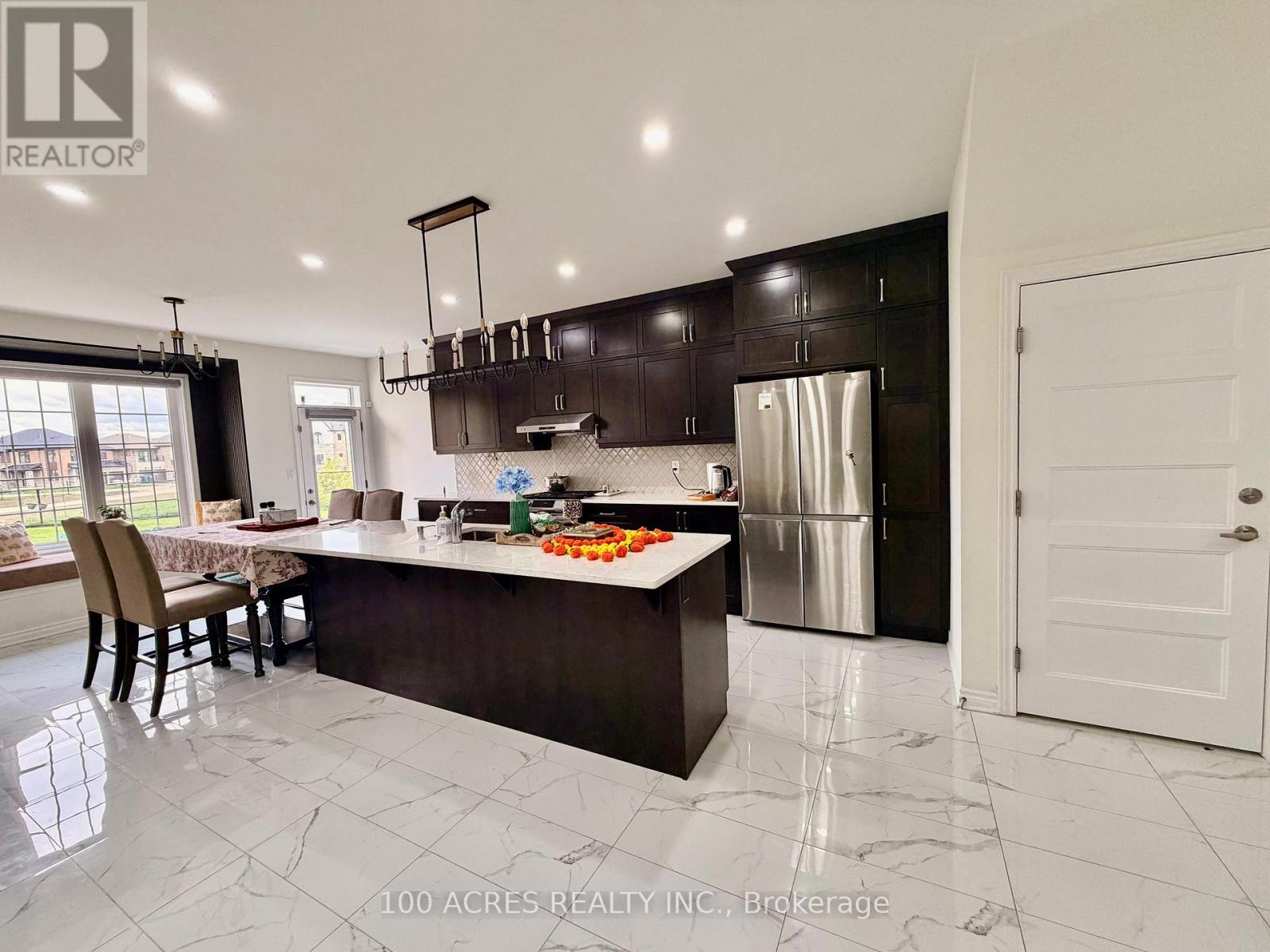 63 Eberly Woods Drive, Caledon, Ontario  L7C 4J3 - Photo 4 - W12476270