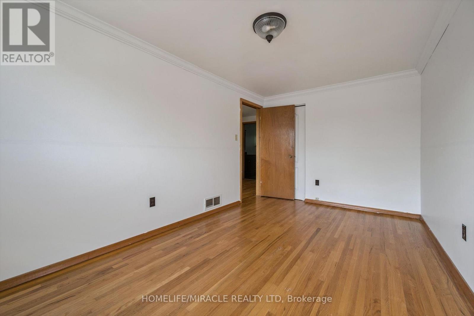 56 Elgin Drive, Brampton, Ontario  L6Y 1A8 - Photo 20 - W12476276