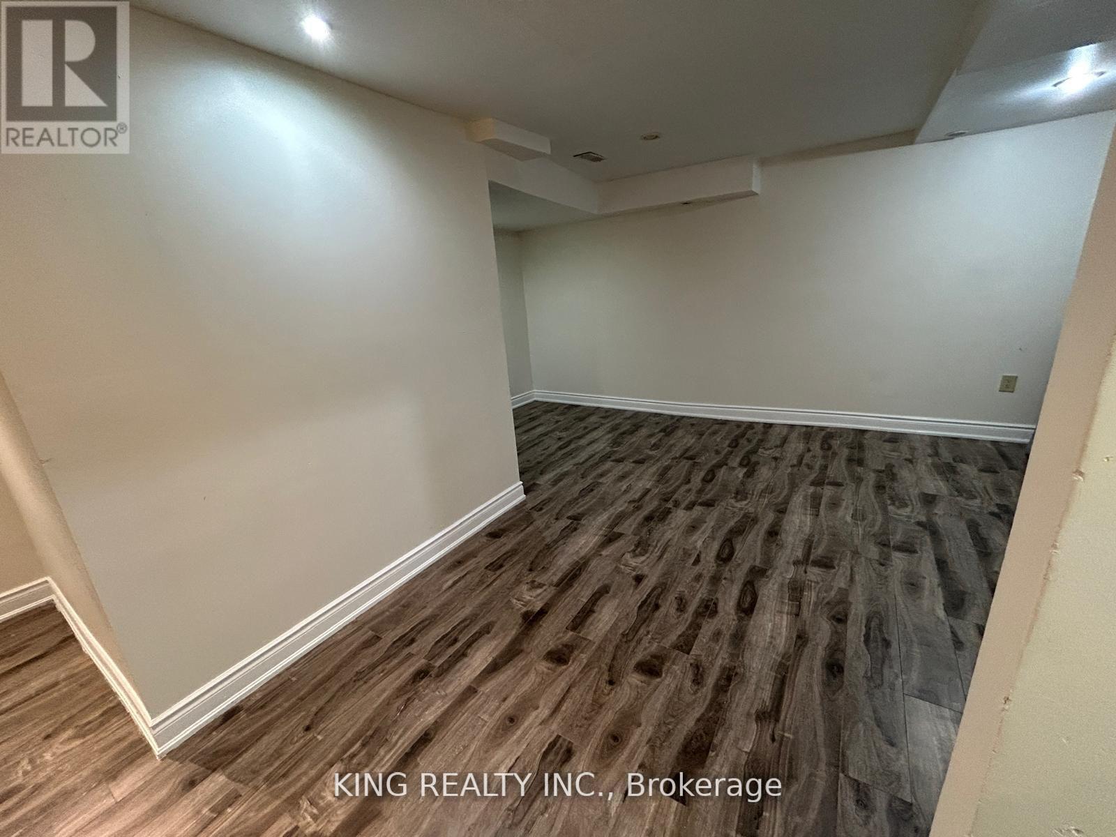6415 Saratoga Way, Mississauga, Ontario  L5N 7V7 - Photo 10 - W12476286