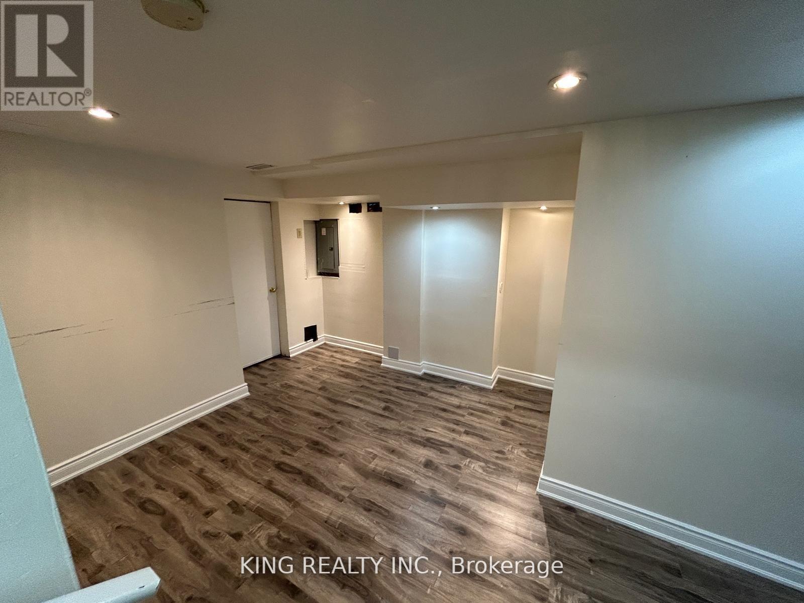 6415 Saratoga Way, Mississauga, Ontario  L5N 7V7 - Photo 11 - W12476286