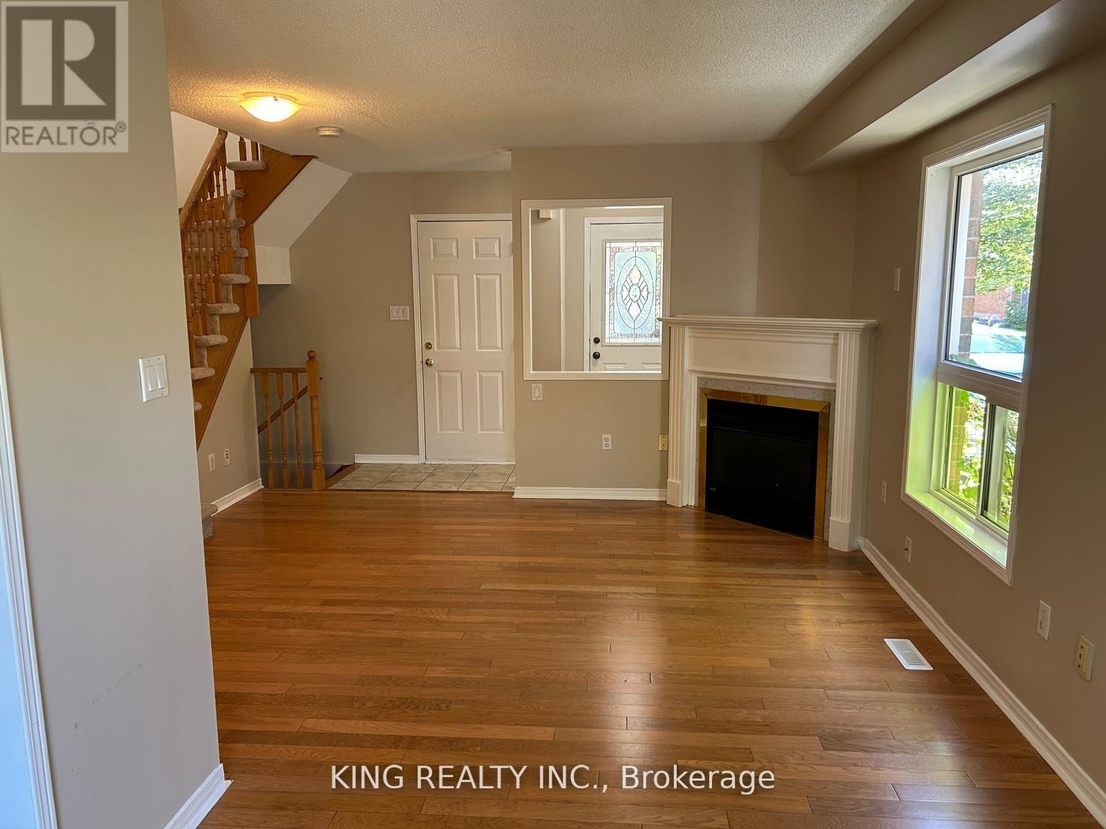 6415 Saratoga Way, Mississauga, Ontario  L5N 7V7 - Photo 3 - W12476286