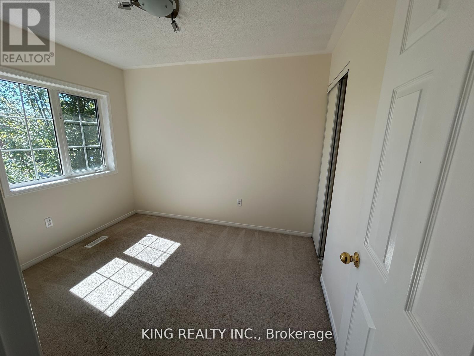 6415 Saratoga Way, Mississauga, Ontario  L5N 7V7 - Photo 9 - W12476286