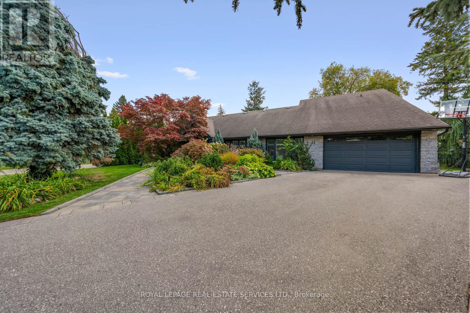 31 Princess Anne Crescent, Toronto, Ontario  M9A 2N9 - Photo 3 - W12476302